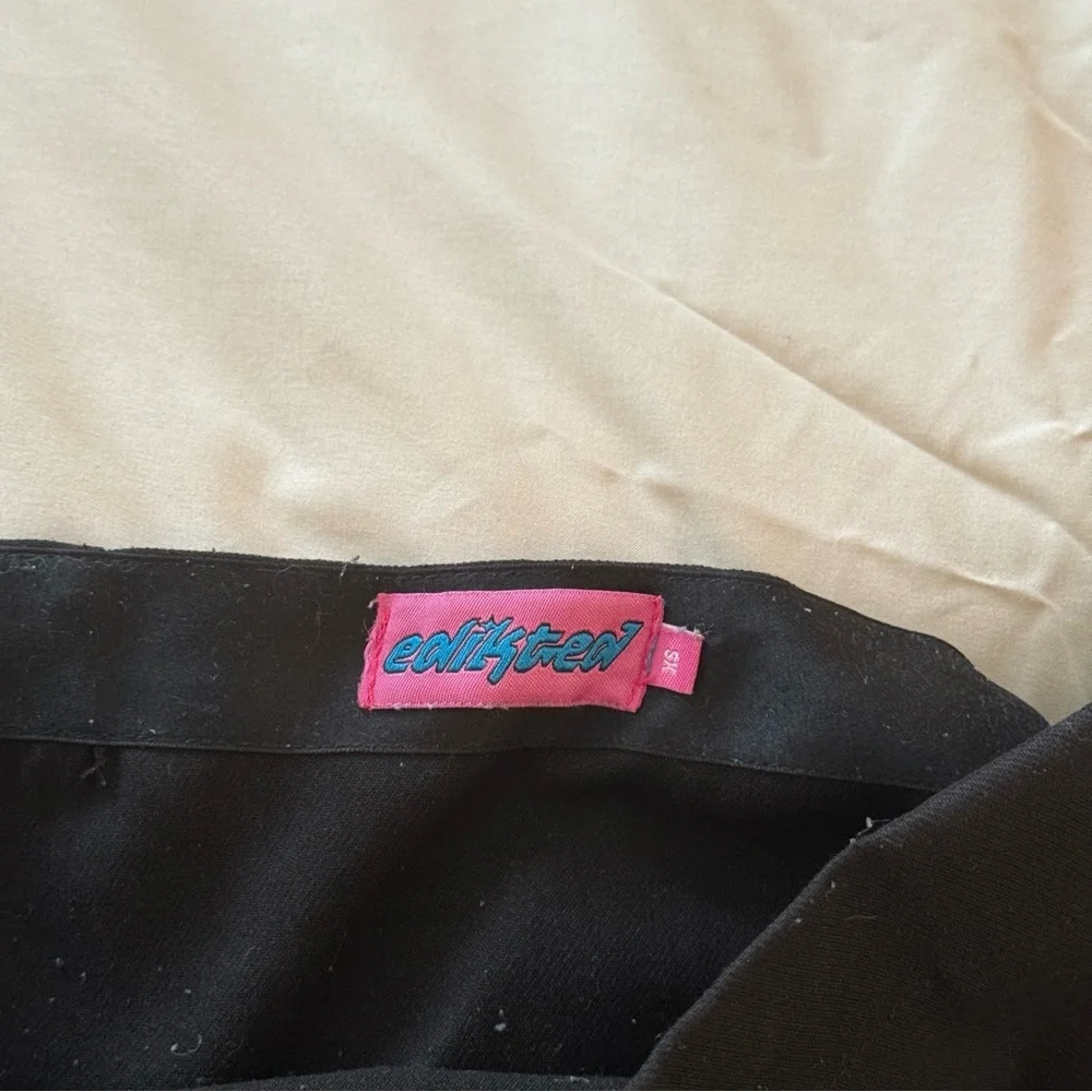 Edikted Black Mini Skirt with Slit - Picture 4 of 5